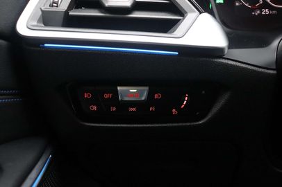 Car image 32