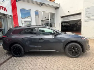 Car image 4