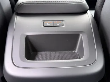 Car image 36