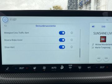 Car image 32