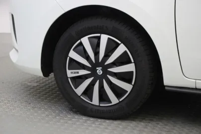 Car image 27