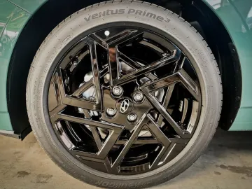 Car image 28