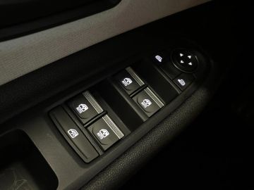 Car image 40