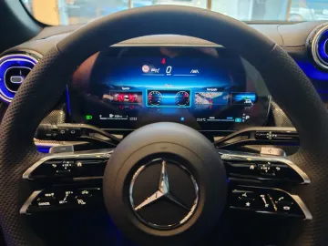 Car image 32