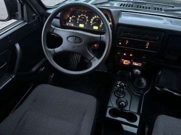 Car image 10