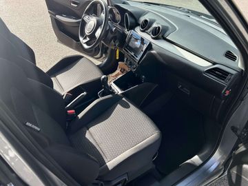 Car image 14