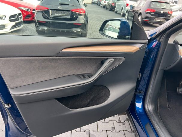 Tesla Model Y Long Range AWD Dual Motor 378 kW image number 14