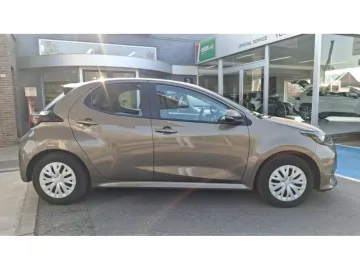 Car image 4