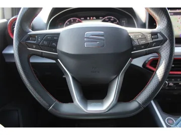 Car image 32