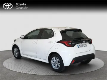 Car image 4