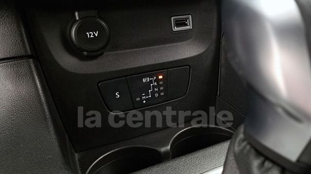 Citroen C3 Pure Tech 110 S&S SHINE 81 kW image number 9