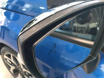 Car image 26