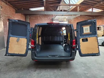 Car image 25