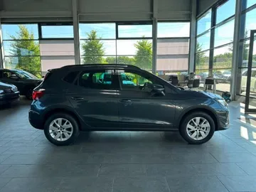 Car image 4