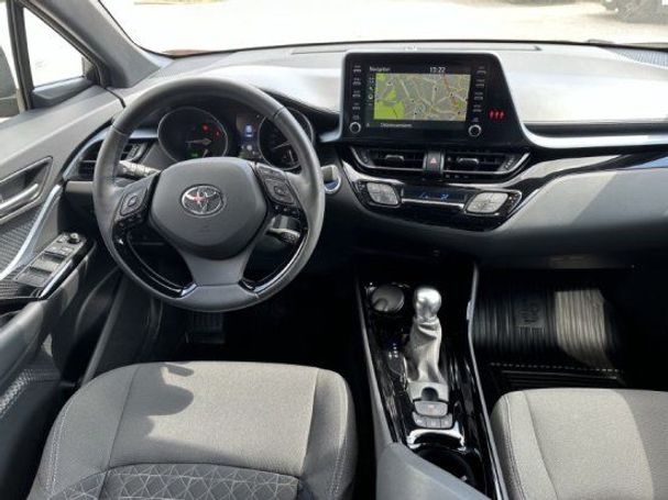 Toyota C-HR Hybrid 135 kW image number 9