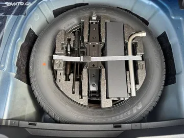 Car image 27