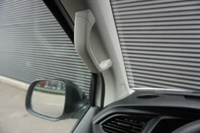 Car image 27