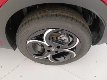 Car image 24
