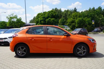 Car image 4