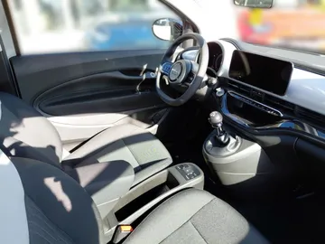 Car image 13