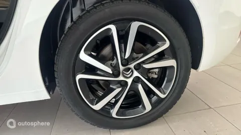 Car image 20