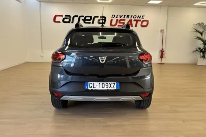 Car image 4