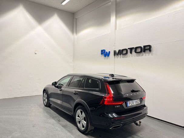 Volvo V60 Cross Country B4 AWD 146 kW image number 3