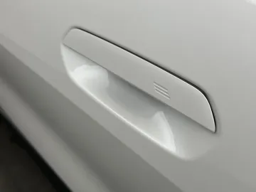 Car image 35