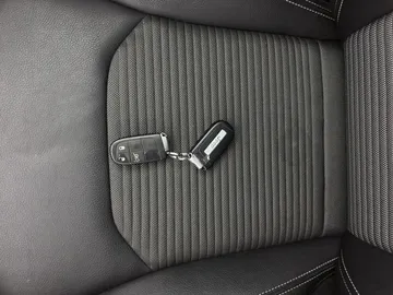 Car image 32
