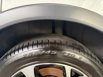 Car image 29