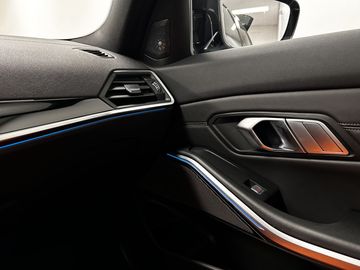 Car image 46
