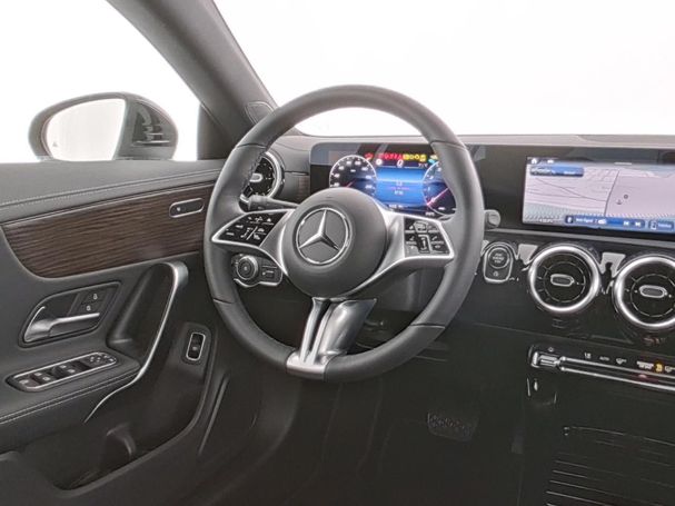 Mercedes-Benz CLA 180 100 kW image number 4