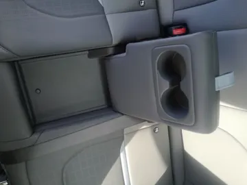 Car image 29