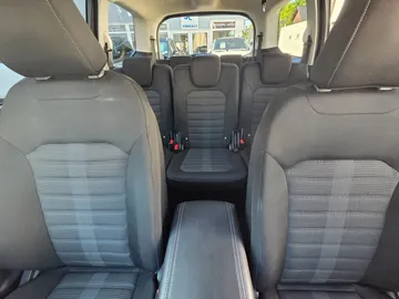 Car image 37