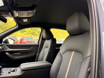 Car image 24