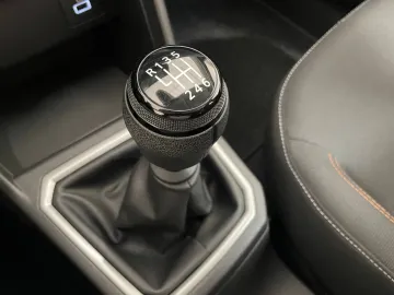 Car image 26