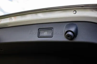 Car image 40