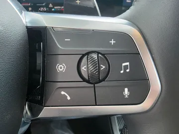 Car image 32