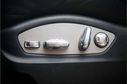 Car image 37