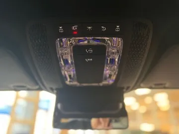 Car image 34