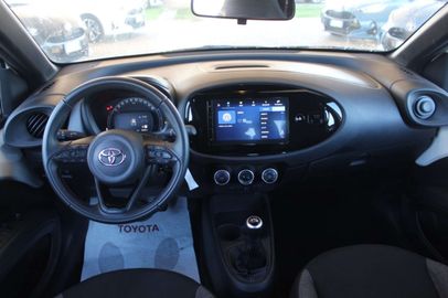 Car image 9