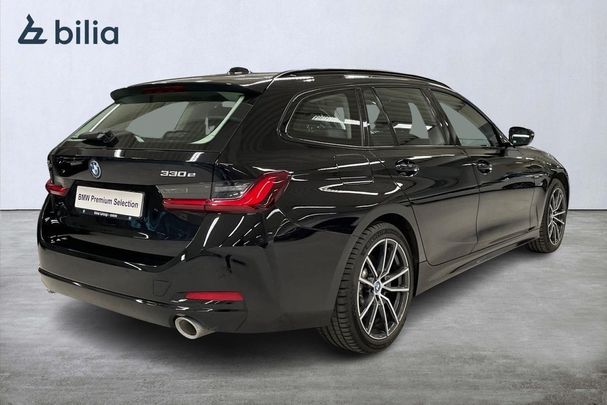 BMW 330 e Touring xDrive 216 kW image number 16