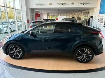 Car image 4