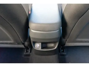 Car image 34