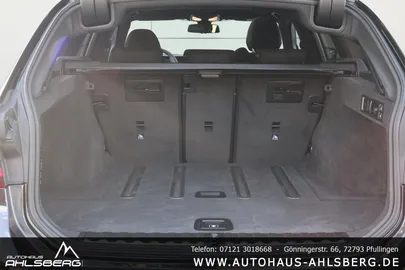 Car image 35