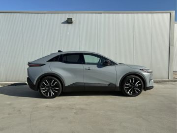 Car image 4