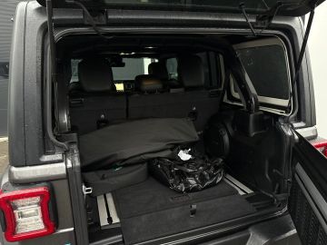 Car image 38