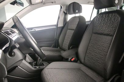 Car image 37