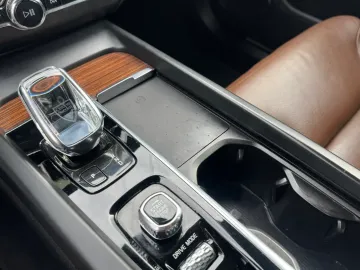 Car image 35
