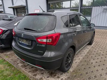 Car image 5